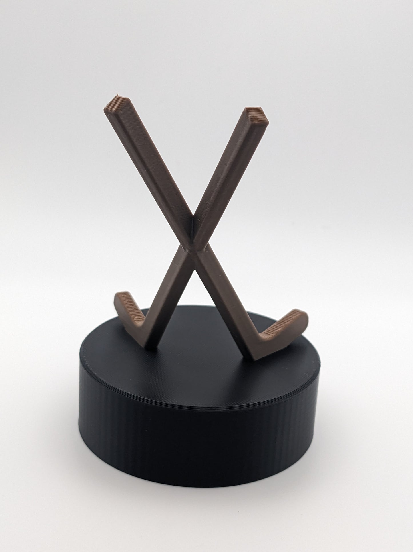 Hockey Puck Phone Holder with Crossed Hockey Sticks – 3D Printed