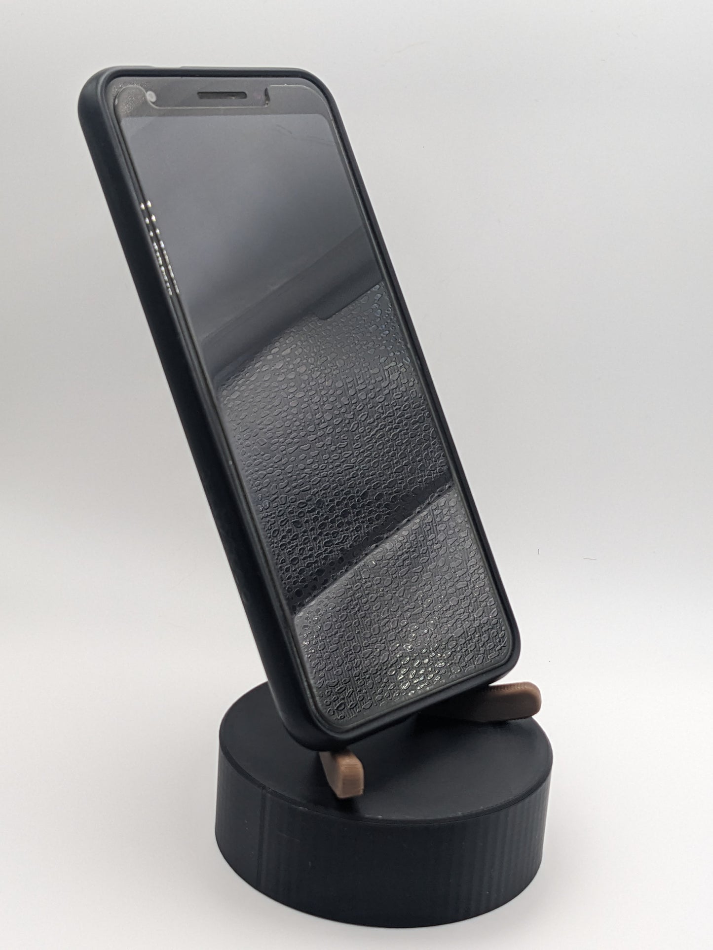 Hockey Puck Phone Holder with Crossed Hockey Sticks – 3D Printed